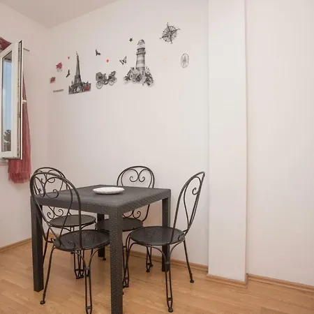 Franko Apartment *